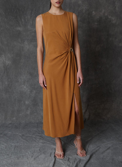 Vestido midi drapeado color teja con detalle metálico Dresses Roberto Torretta 