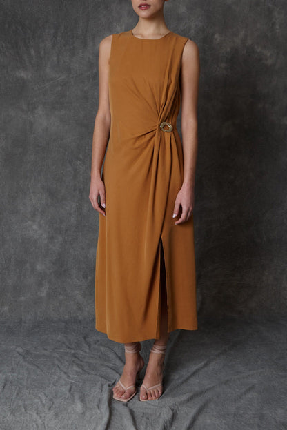 Vestido midi drapeado color teja con detalle metálico Dresses Roberto Torretta 