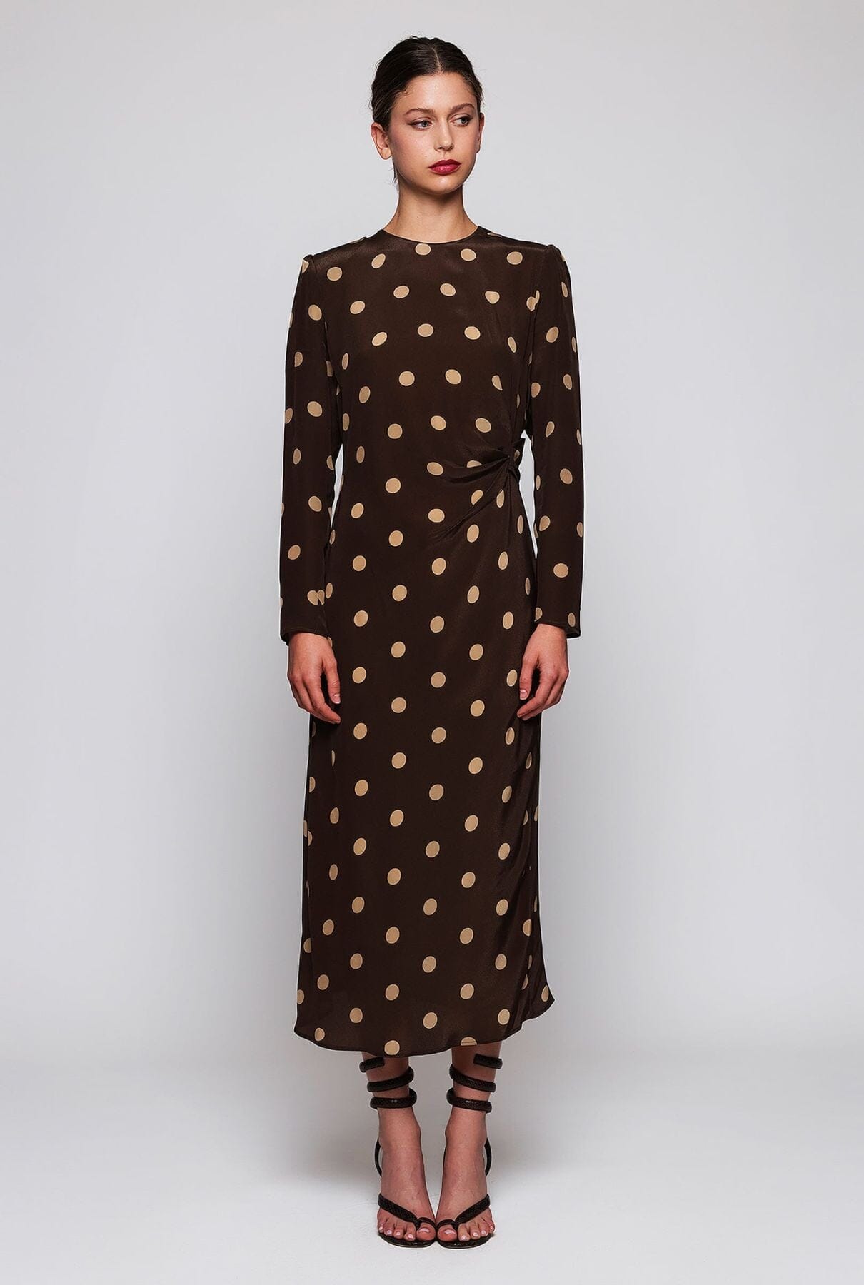 Vestido midi marrón estampado lunares camel Dresses Mirto 