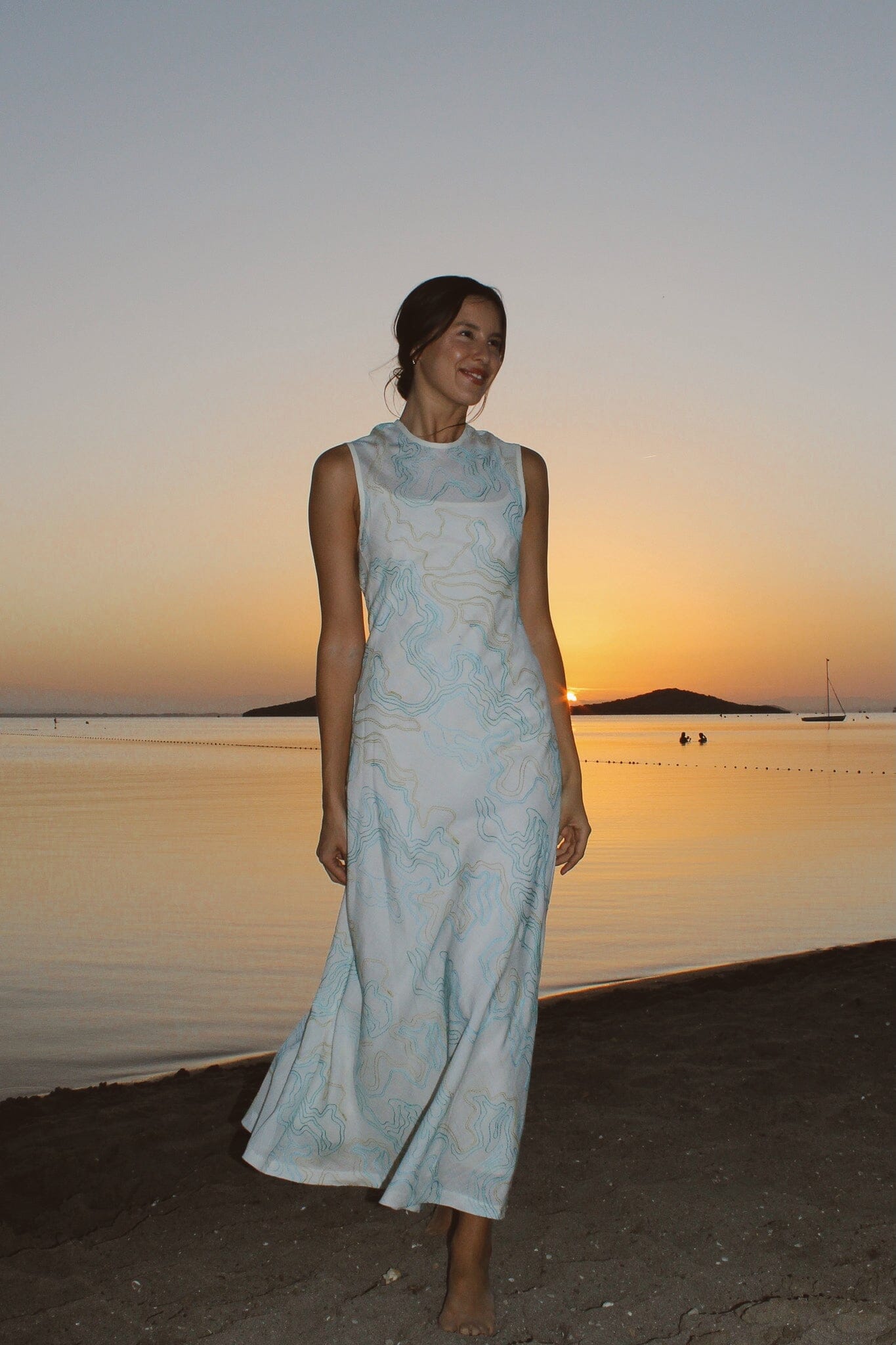 Vestido Sosiego Bordados Azules Dresses IPA BRAND 