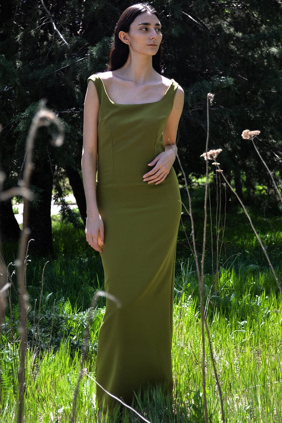 VESTIDO VERDE ESCOTE AMPLIO Dresses Luciana Estudio 