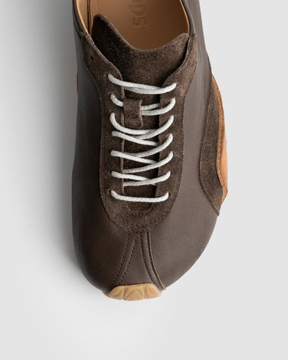 Zapatilla descalza Zen de piel napa, color madera oscura