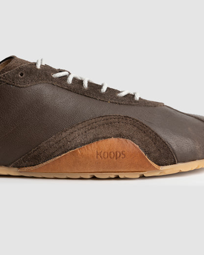 Zapatilla descalza Zen de piel napa, color madera oscura