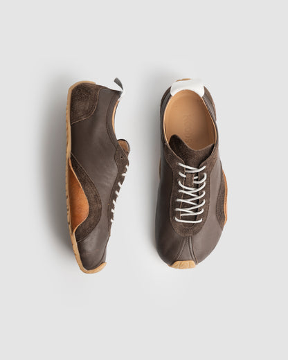 Zapatilla descalza Zen de piel napa, color madera oscura