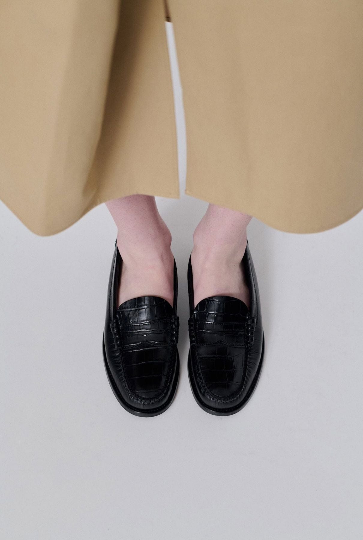 Zoe Loafers in Croc-effect Black Leather Flat shoes AUGUSTA 