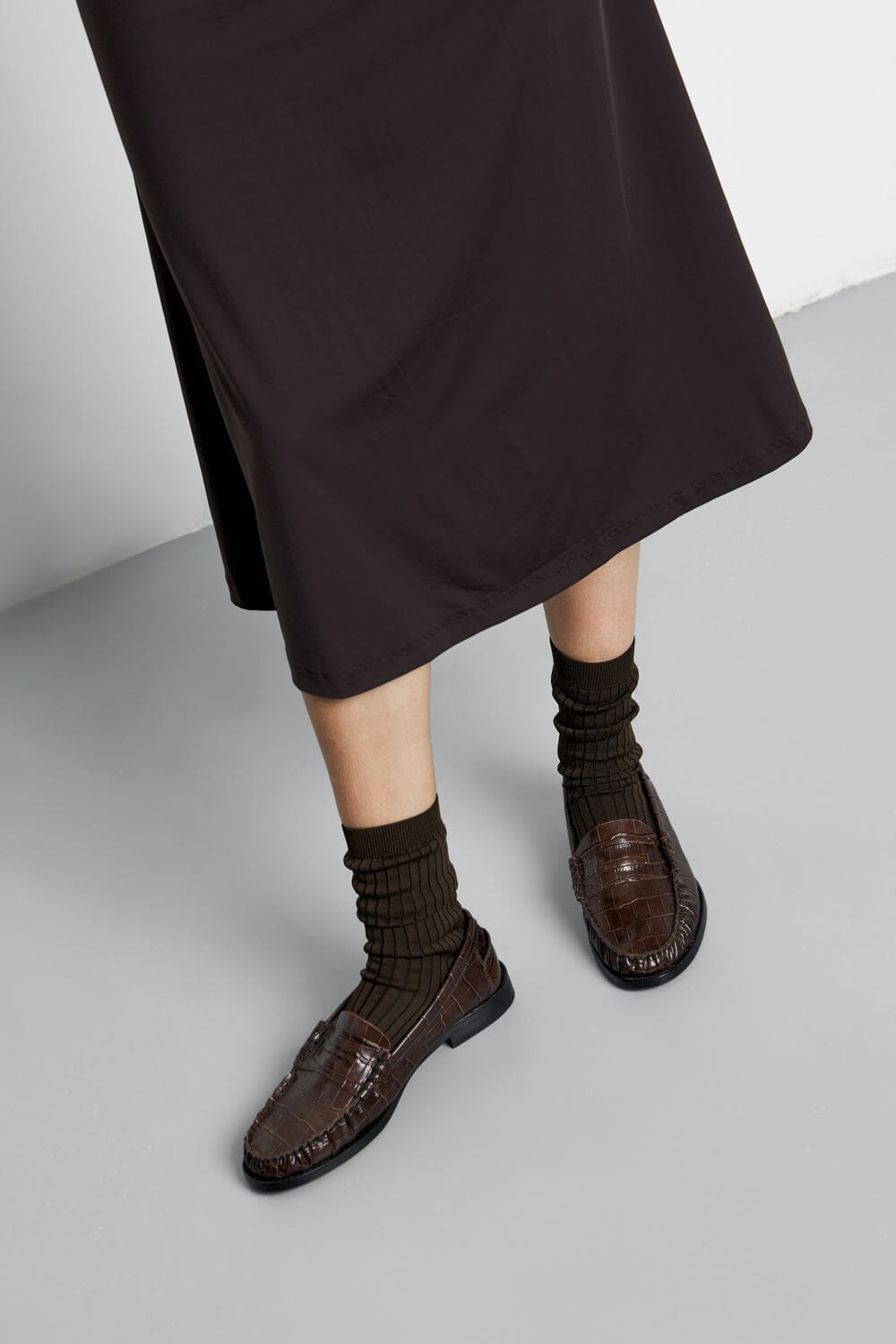 Zoe Loafers in Croc-effect Chocolate Leather Flat shoes AUGUSTA 