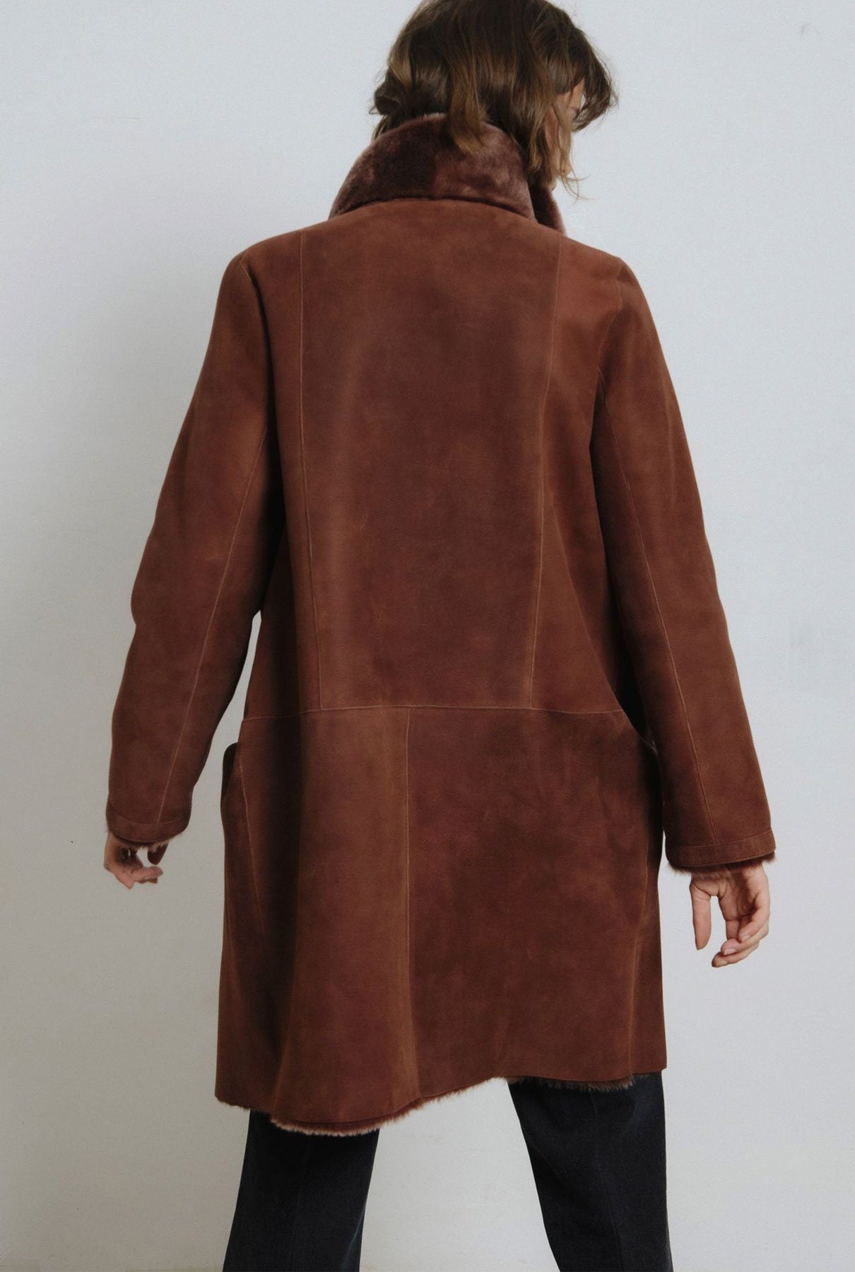 Abrigo de pelo marrón reversible terminación ante Chaquetas y abrigos Miguel Marinero 