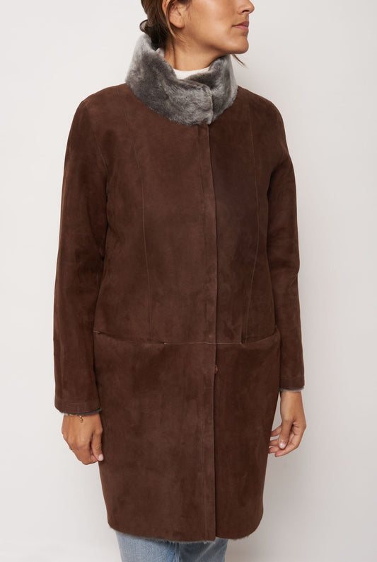 Abrigo de pelo reversible gris y marrón Chaquetas y abrigos Miguel Marinero 