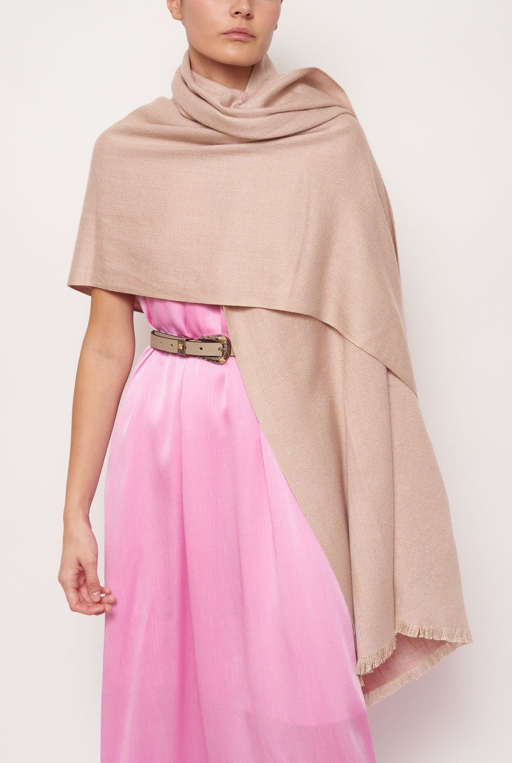 Cashmere and Silk Shawl in light pink scarve Victoria de Talhora 