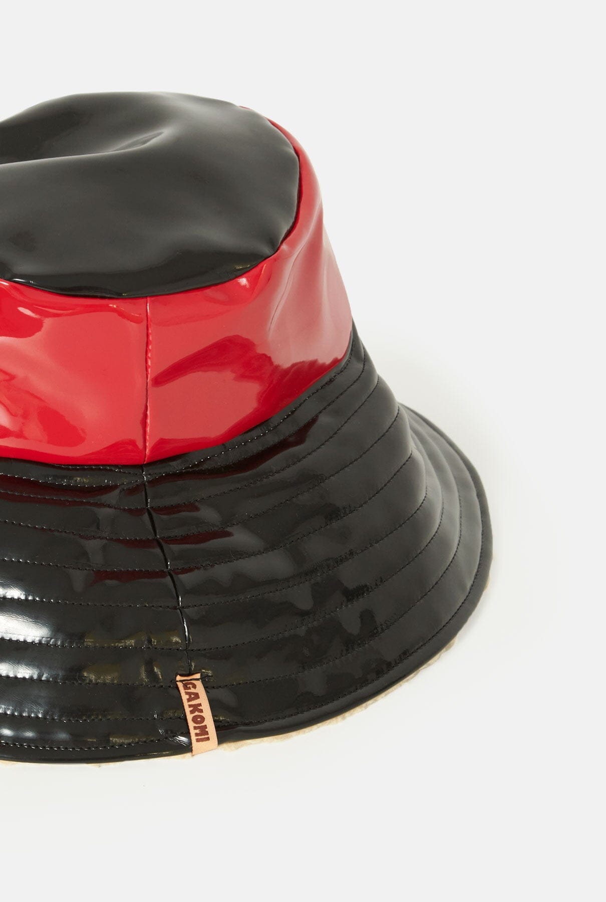 Charolito L bicolour black-red hat Hats Gakomi 