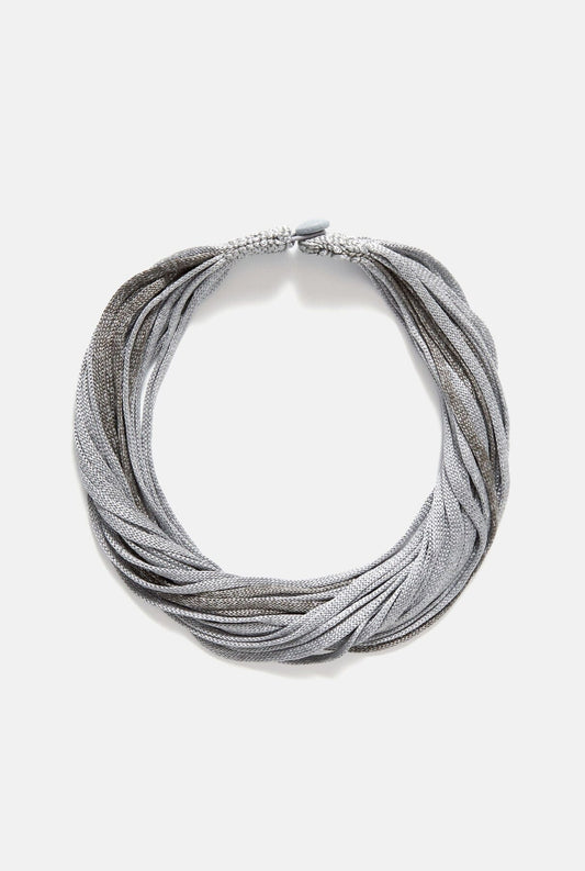 Collar pequeño seda natural con brillo de lurex color gris plata claro Necklaces Victoria de Talhora 