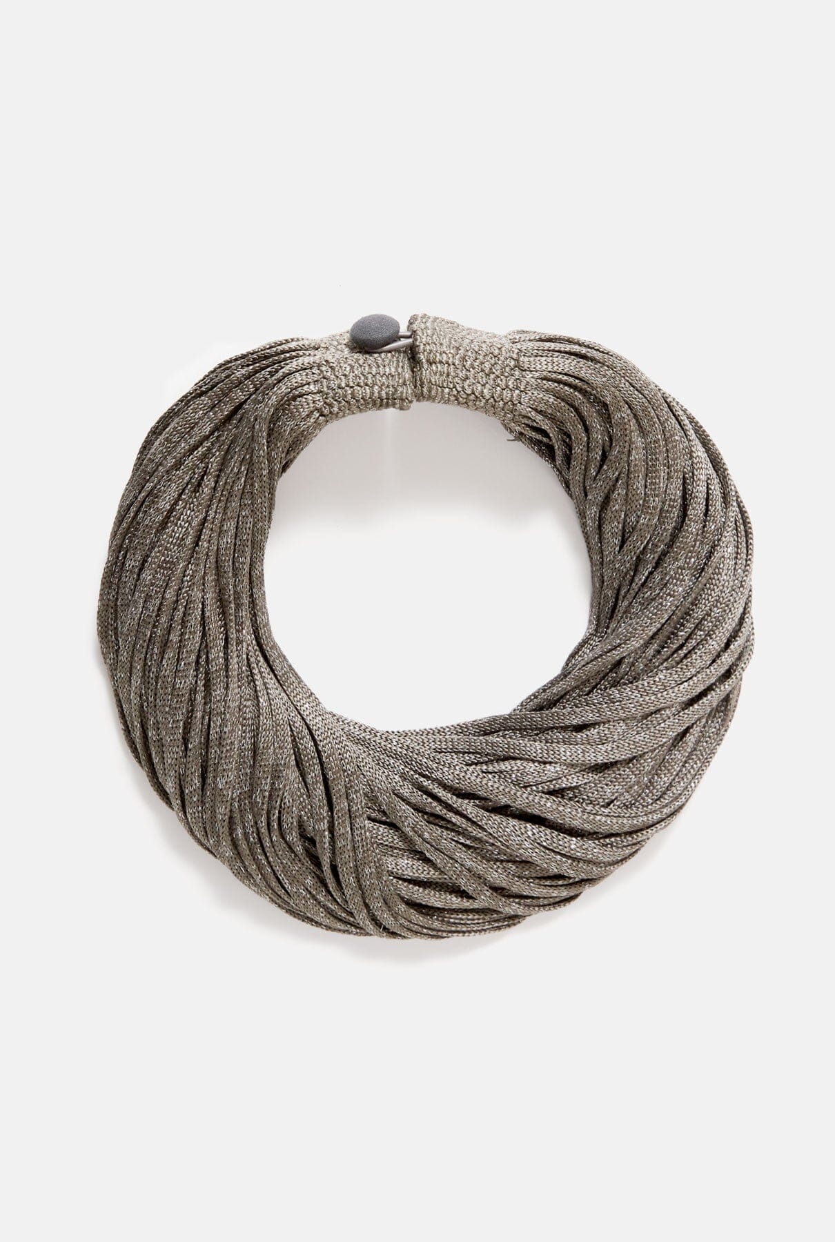Collar seda natural con brillo de lurex color gris plata Necklaces Victoria de Talhora 