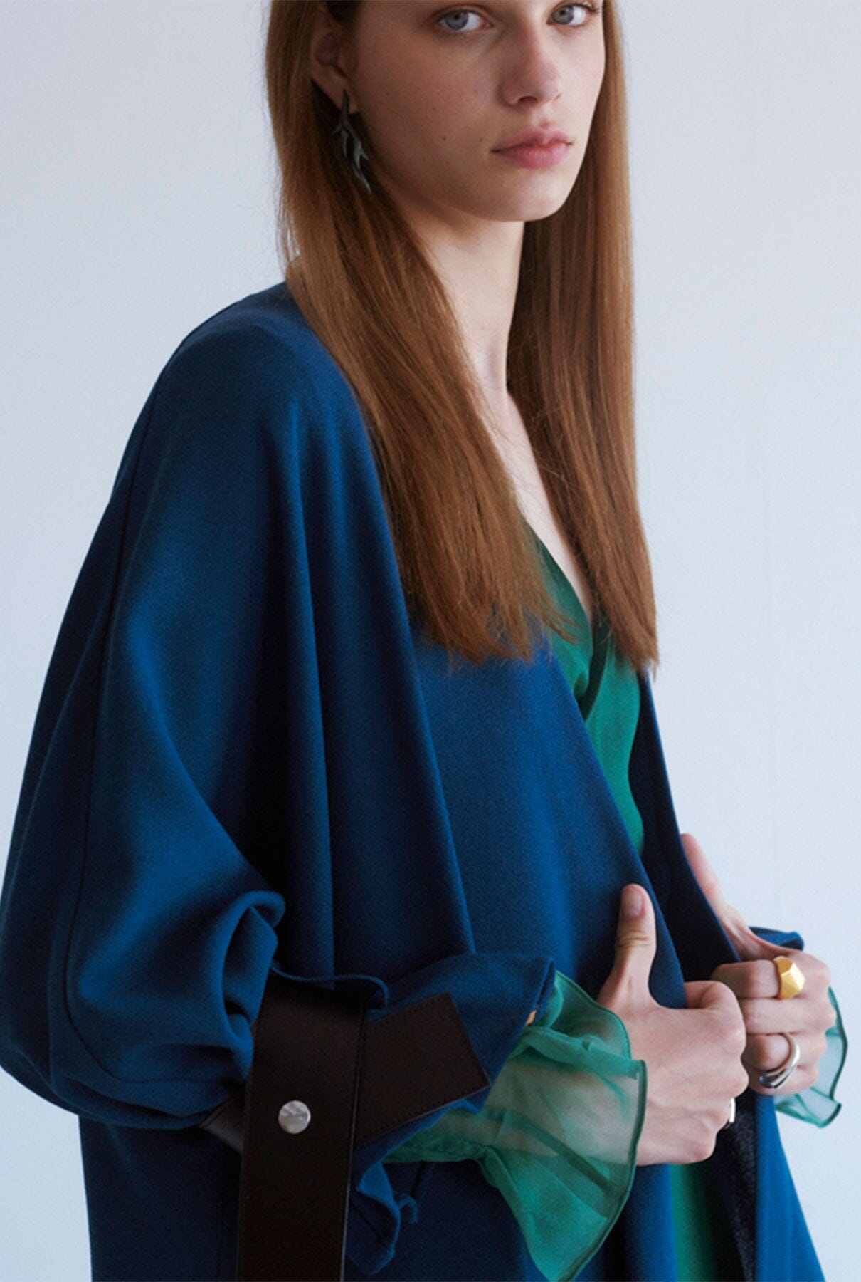 Kimono azul con detalle en los puños Coats Miguel Marinero 