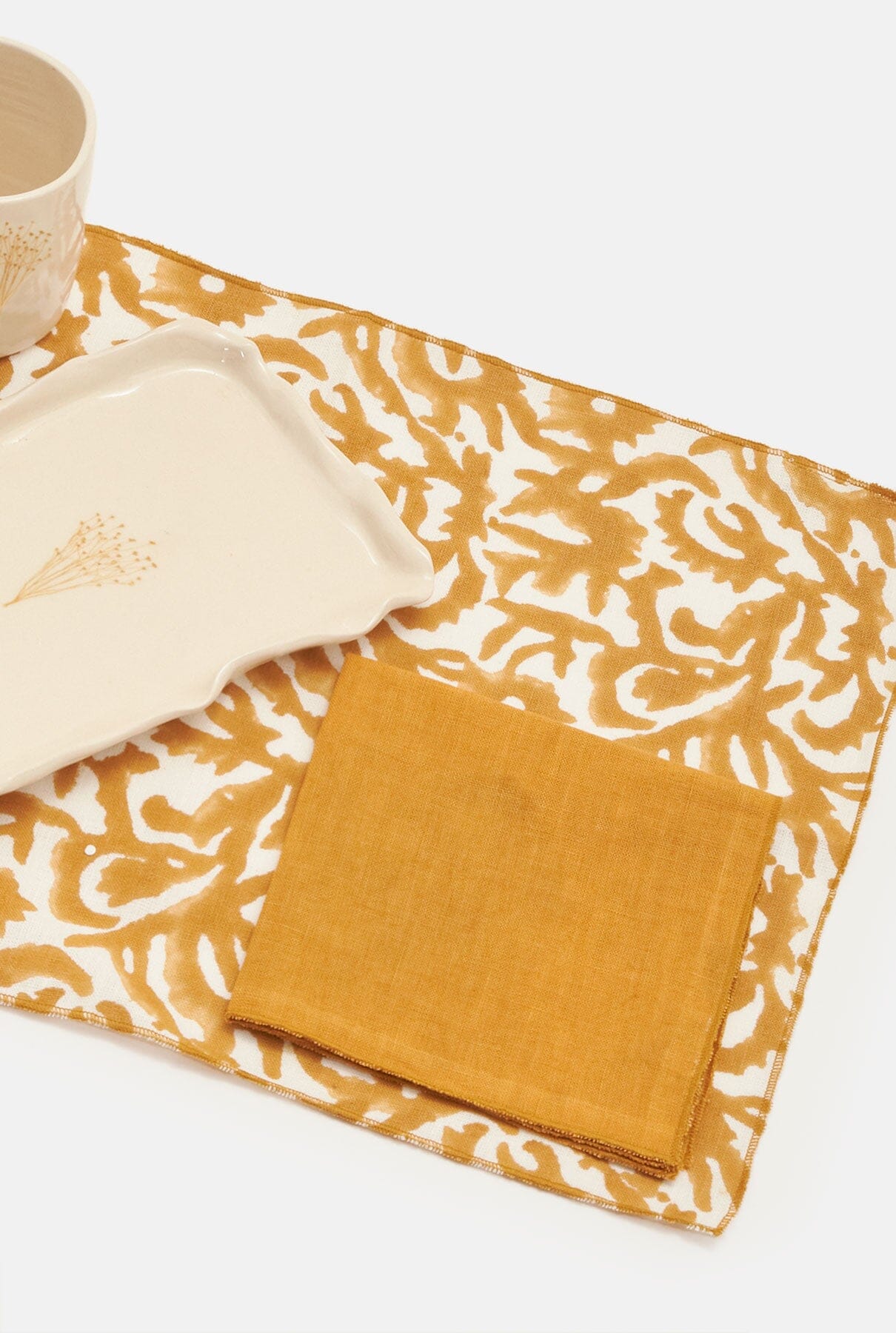 Mustard linen placement and napkin DECORACION MARTINA & EVA 