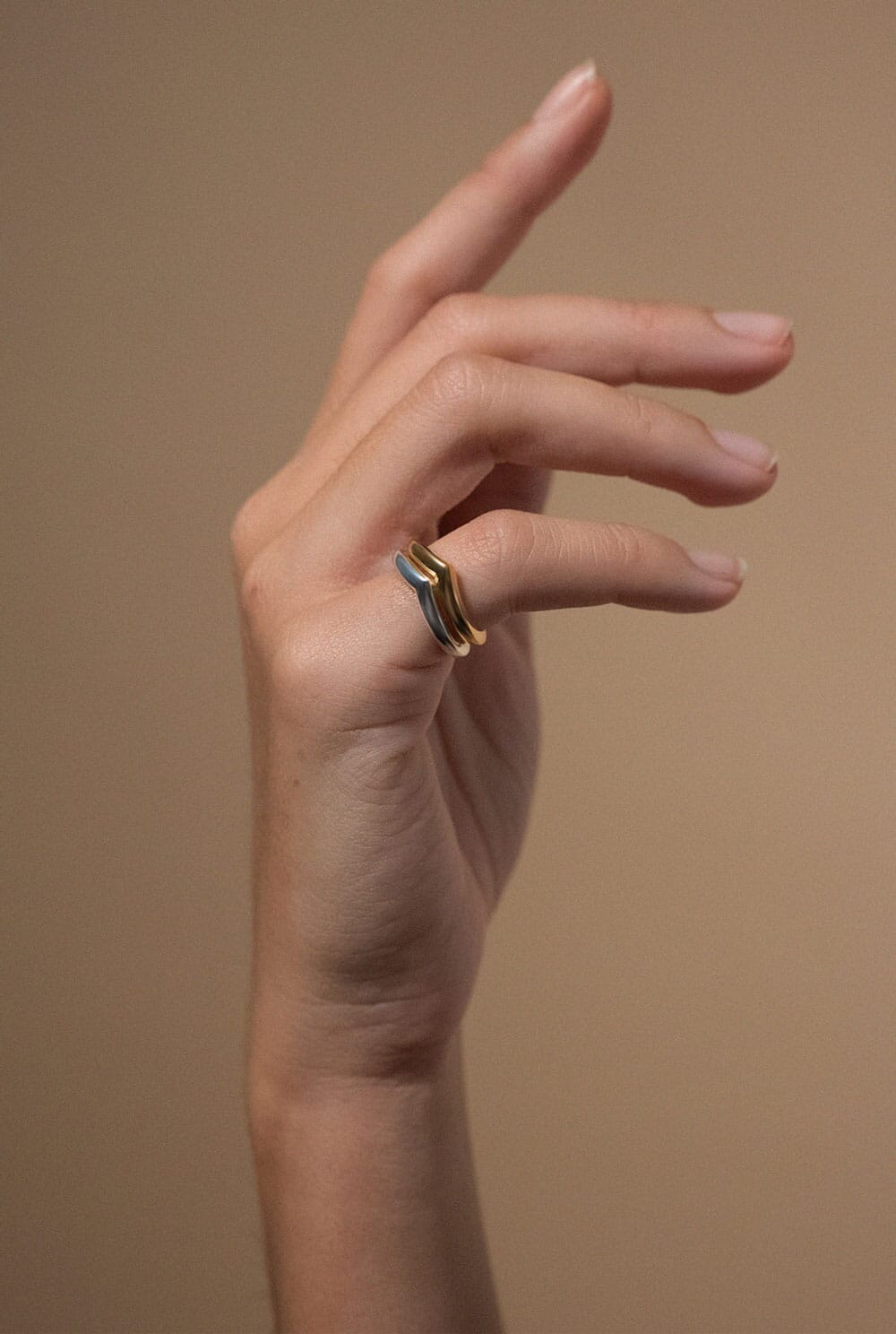 The arrow ring gold