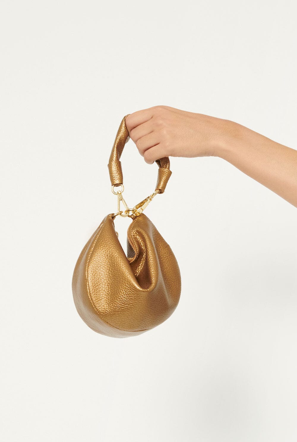 The Baby Gondola Piel Metalizada Oro Hand bags The Bag Lab 