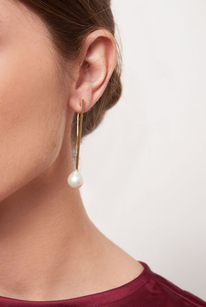 The Moon Pearl Earrings Gold Earrings Albert Coll 