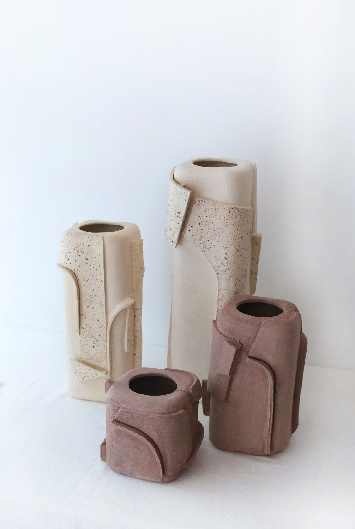 Tótem Terra y fang marrón Vases Adriana Cabello 